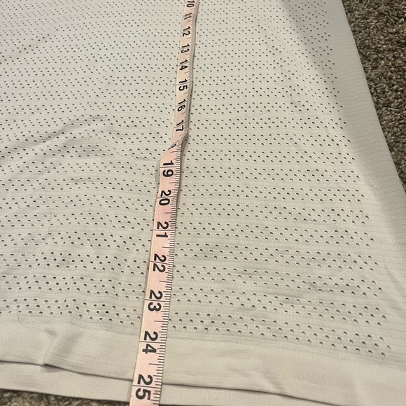 Lululemon Swiftly Breath off White Perforated Short Sleeve T-Shirt Size M - Picture 7 of 8